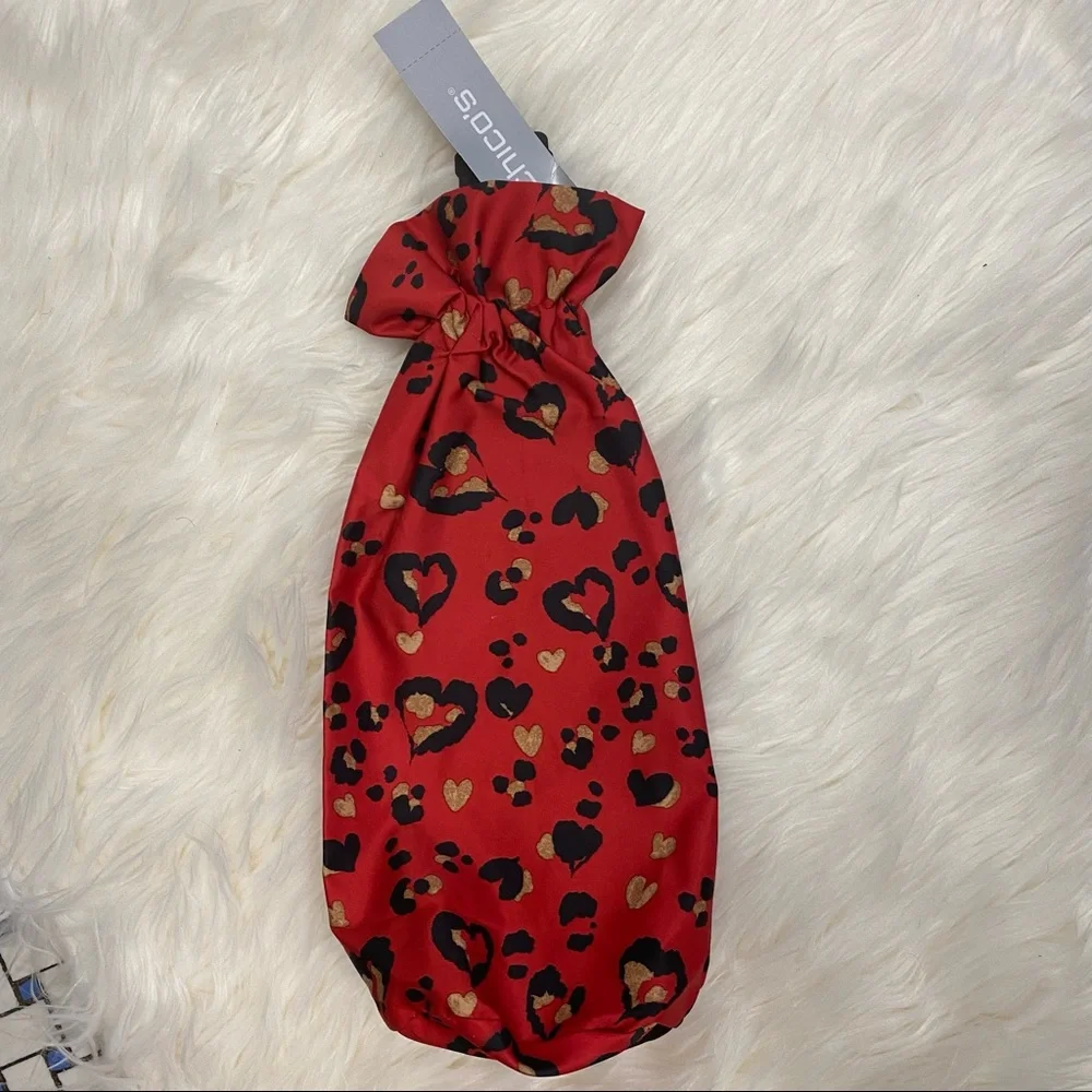 CHICO’S CHEERS HEART LOVE RED AND BLACK WINE BAG AND STOPPER GIFT SET